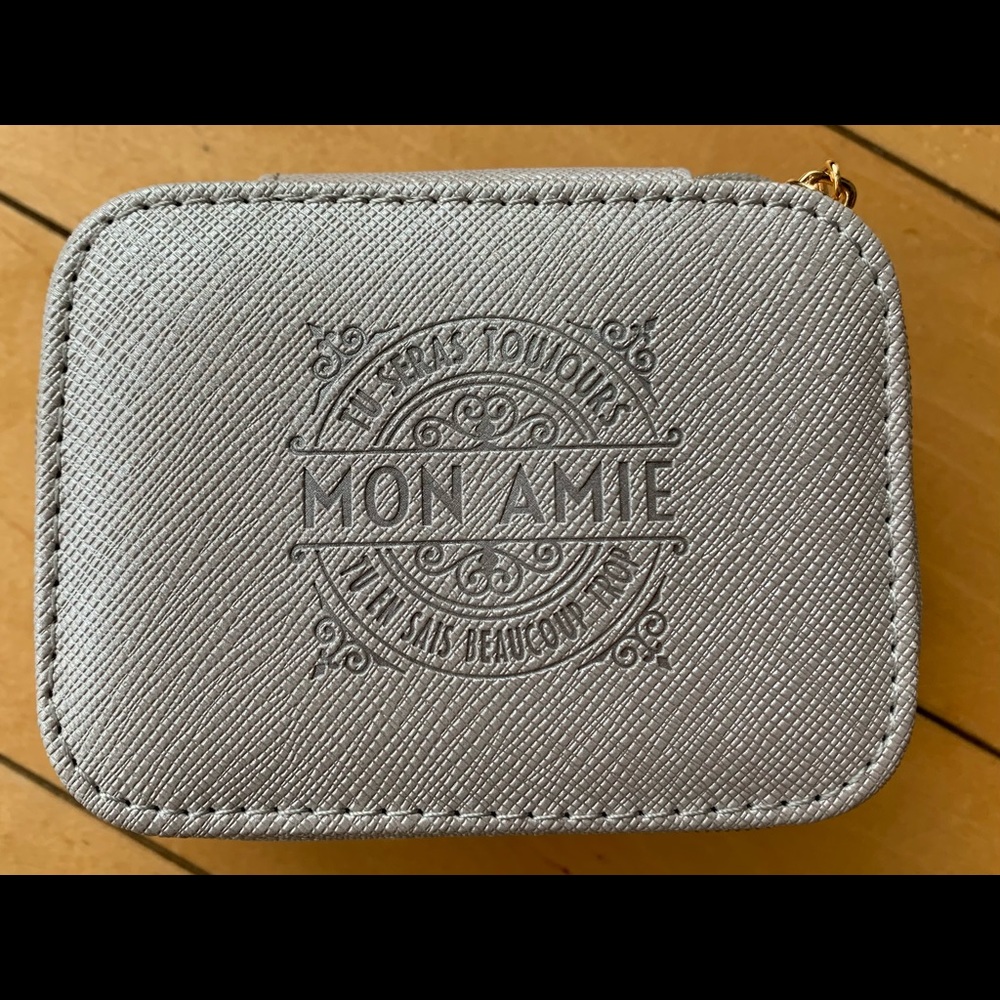 Travel jewelry box